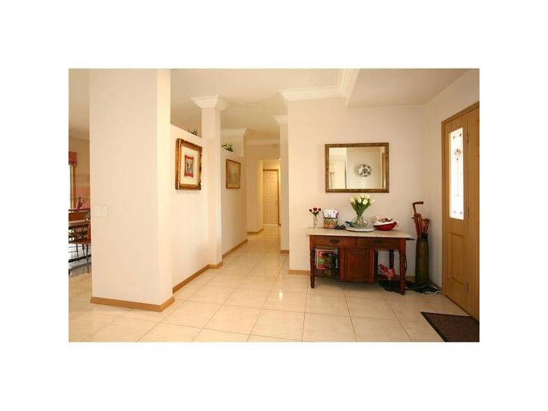 8 Moonraker Street, Clear Island Waters QLD 4226