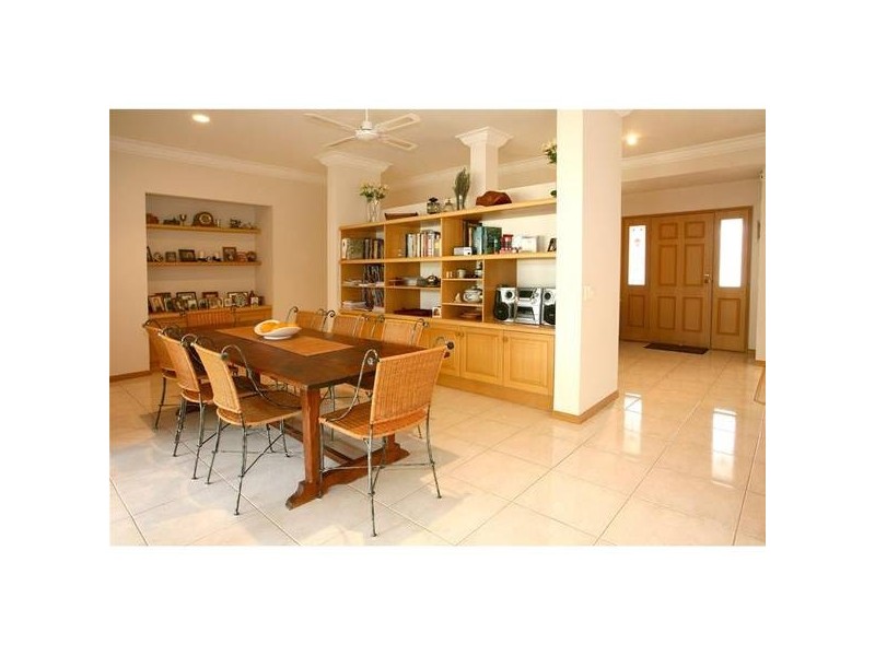 8 Moonraker Street, Clear Island Waters QLD 4226
