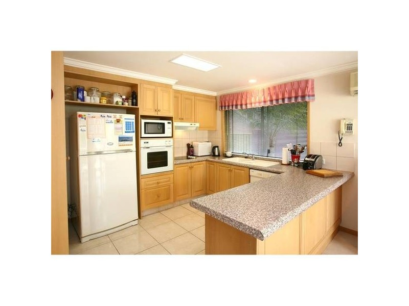 8 Moonraker Street, Clear Island Waters QLD 4226