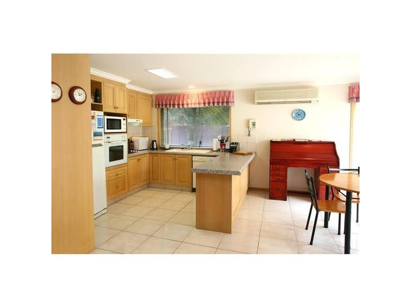 8 Moonraker Street, Clear Island Waters QLD 4226