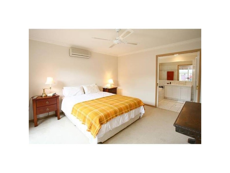 8 Moonraker Street, Clear Island Waters QLD 4226