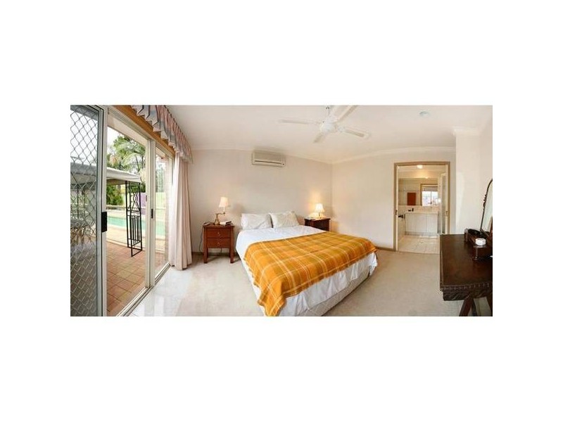 8 Moonraker Street, Clear Island Waters QLD 4226