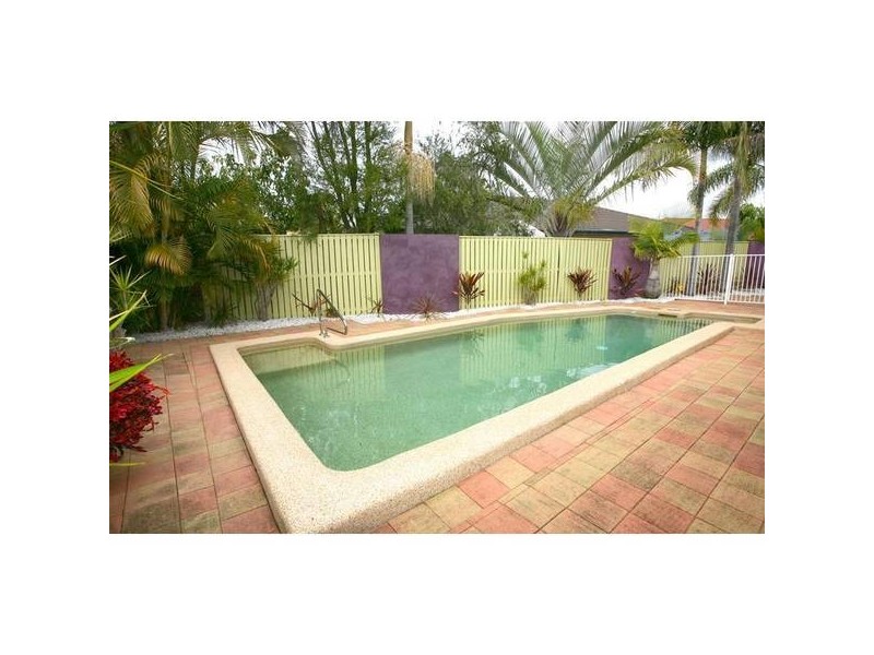 8 Moonraker Street, Clear Island Waters QLD 4226