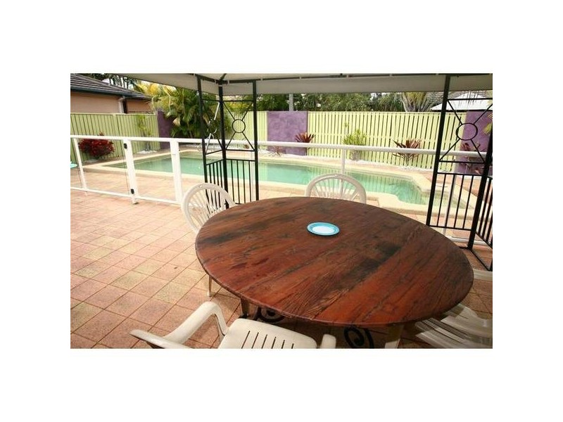 8 Moonraker Street, Clear Island Waters QLD 4226