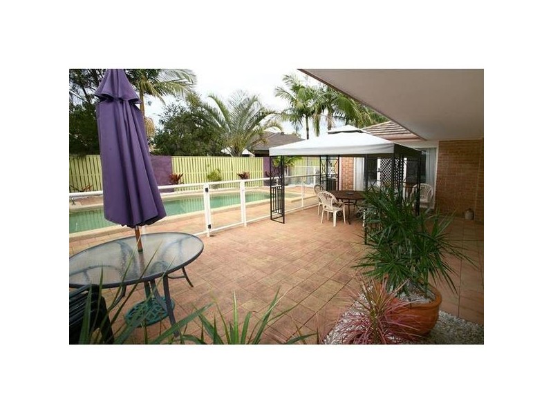 8 Moonraker Street, Clear Island Waters QLD 4226