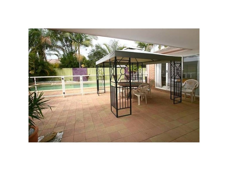 8 Moonraker Street, Clear Island Waters QLD 4226
