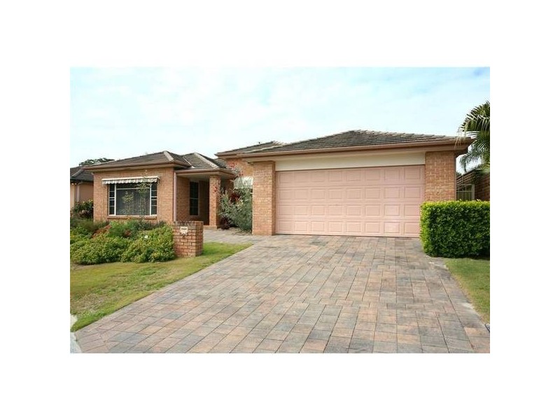 8 Moonraker Street, Clear Island Waters QLD 4226