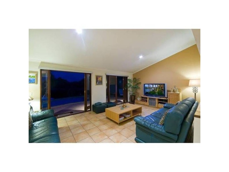 22 Martingale Circuit, Clear Island Waters QLD 4226