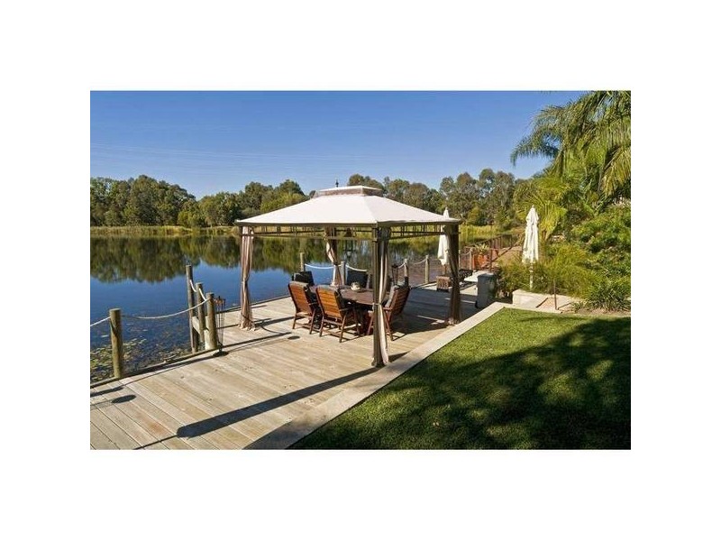 22 Martingale Circuit, Clear Island Waters QLD 4226