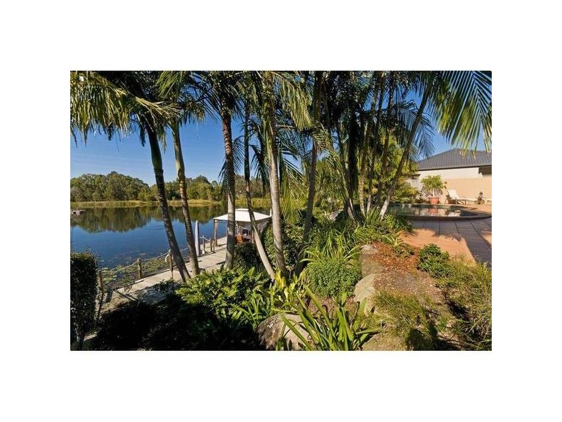 22 Martingale Circuit, Clear Island Waters QLD 4226