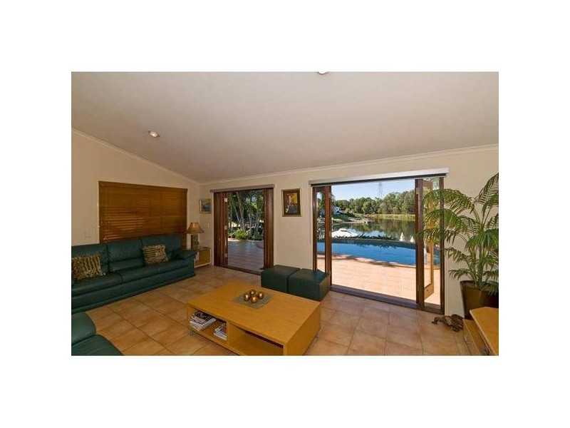 22 Martingale Circuit, Clear Island Waters QLD 4226