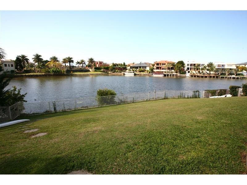 Clear Island Waters QLD 4226