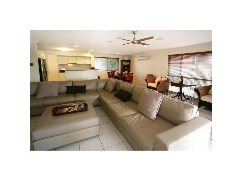 86 Santa Cruz Boulevard, Clear Island Waters QLD 4226