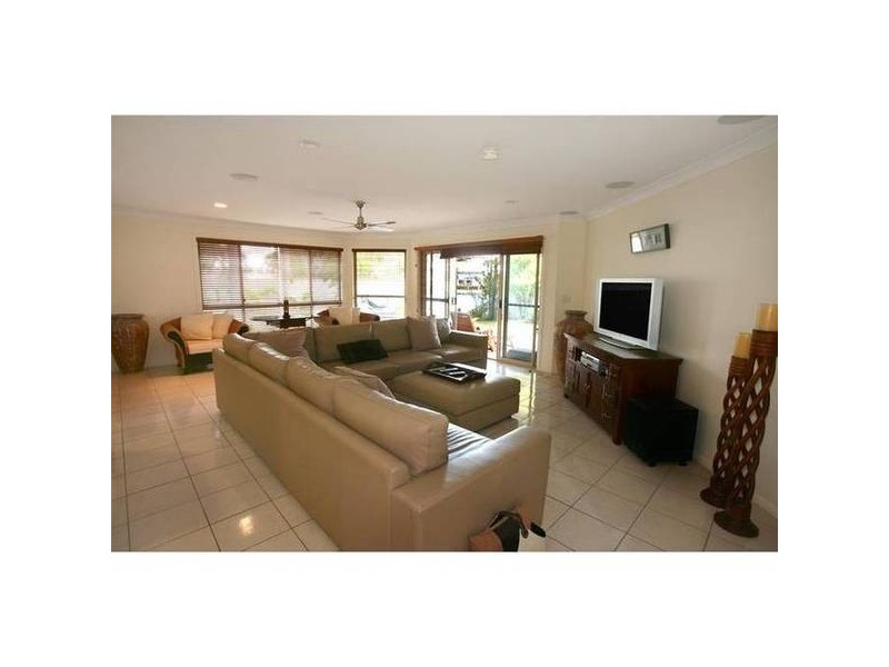 86 Santa Cruz Boulevard, Clear Island Waters QLD 4226
