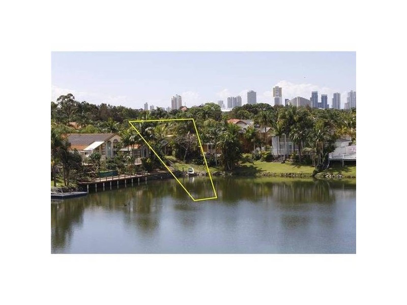 86 Santa Cruz Boulevard, Clear Island Waters QLD 4226