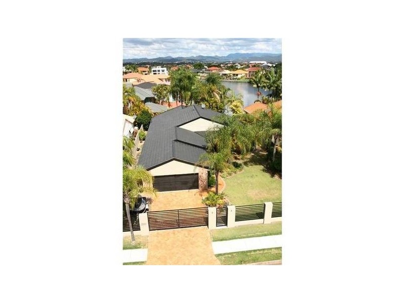 86 Santa Cruz Boulevard, Clear Island Waters QLD 4226