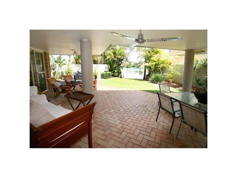 86 Santa Cruz Boulevard, Clear Island Waters QLD 4226