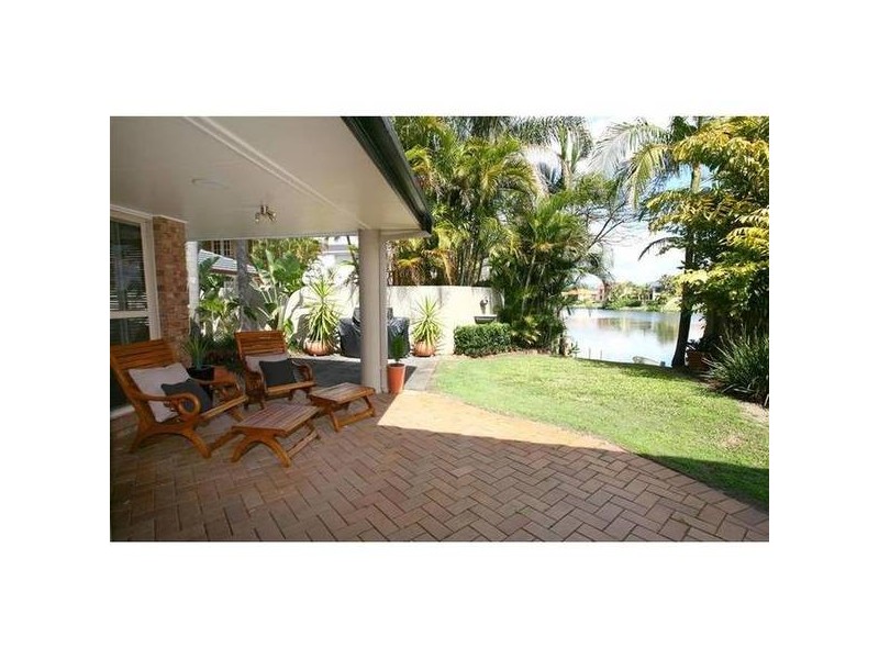 86 Santa Cruz Boulevard, Clear Island Waters QLD 4226