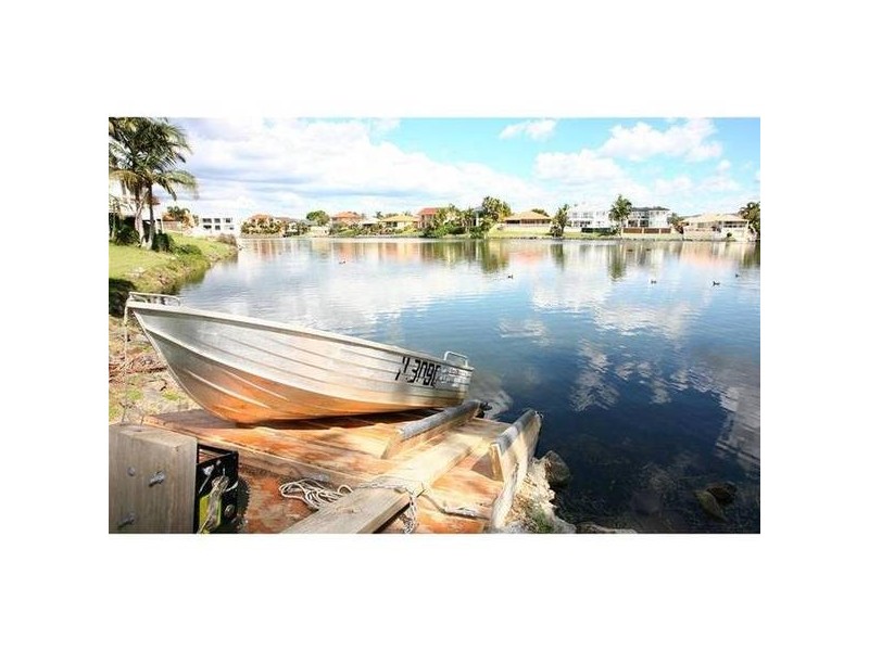 86 Santa Cruz Boulevard, Clear Island Waters QLD 4226