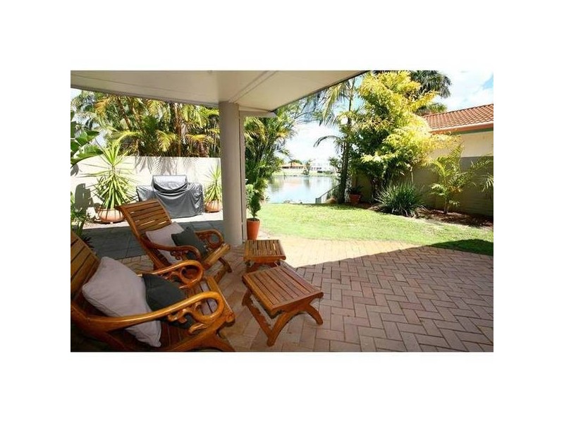86 Santa Cruz Boulevard, Clear Island Waters QLD 4226