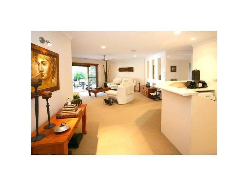 86 Santa Cruz Boulevard, Clear Island Waters QLD 4226