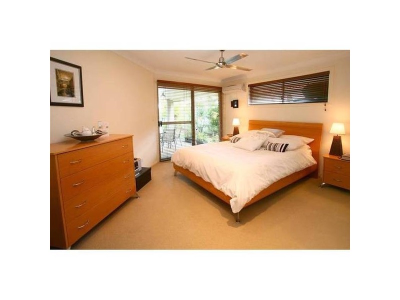 86 Santa Cruz Boulevard, Clear Island Waters QLD 4226