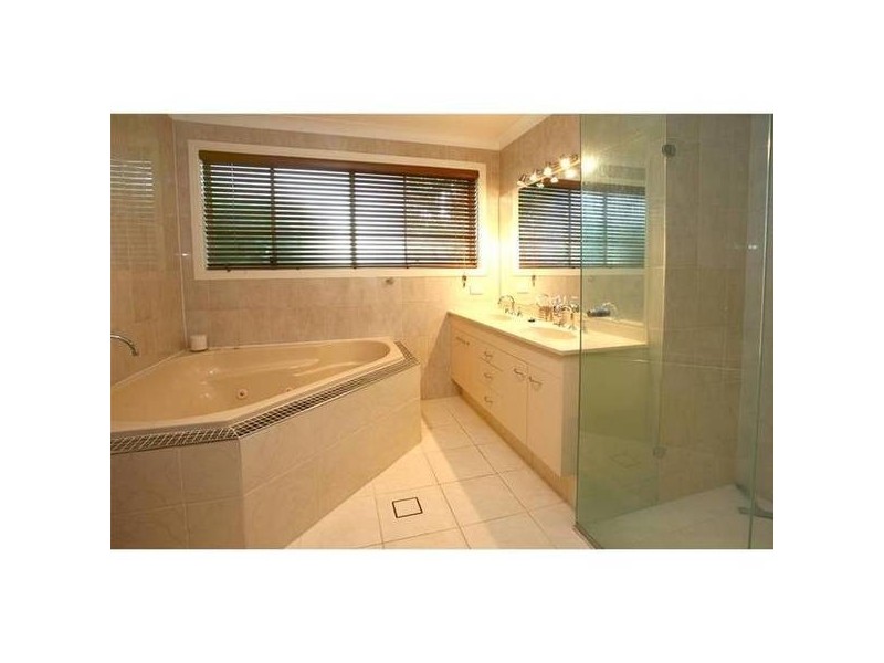 86 Santa Cruz Boulevard, Clear Island Waters QLD 4226