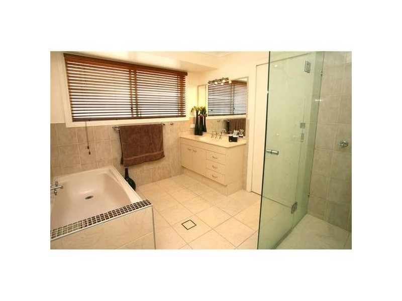 86 Santa Cruz Boulevard, Clear Island Waters QLD 4226
