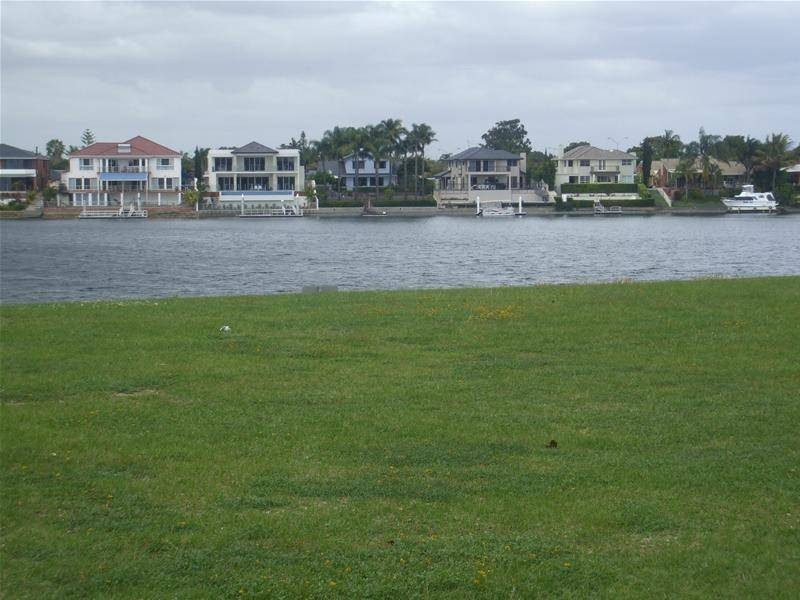 34 Volante Crescent, Mermaid Waters QLD 4218