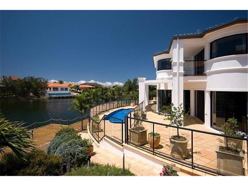 Clear Island Waters QLD 4226