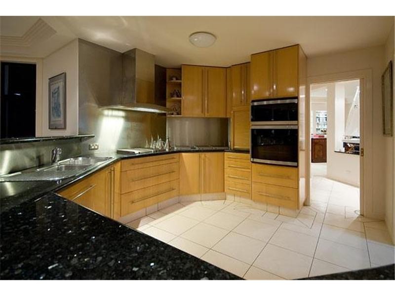 Clear Island Waters QLD 4226