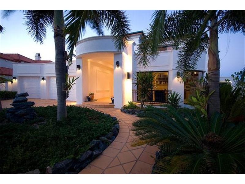 Clear Island Waters QLD 4226