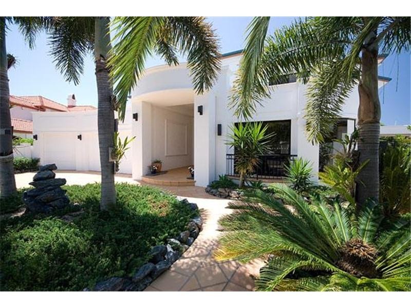 Clear Island Waters QLD 4226