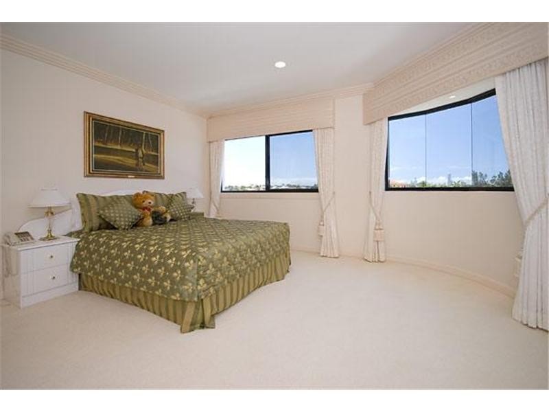 Clear Island Waters QLD 4226