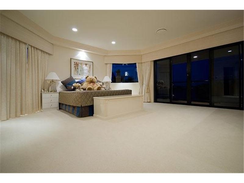 Clear Island Waters QLD 4226