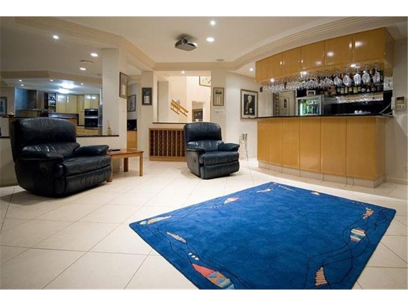 Clear Island Waters QLD 4226