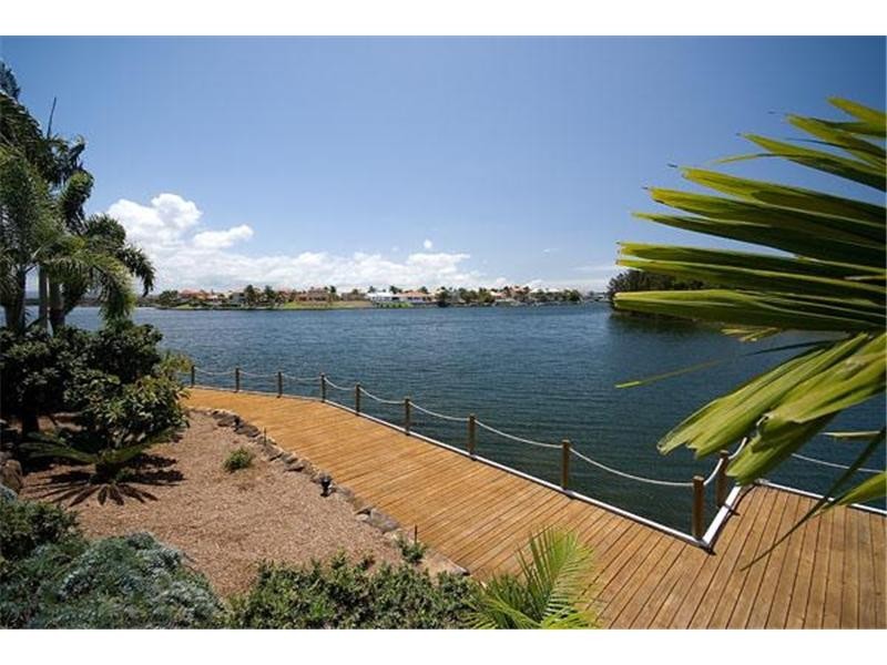 Clear Island Waters QLD 4226