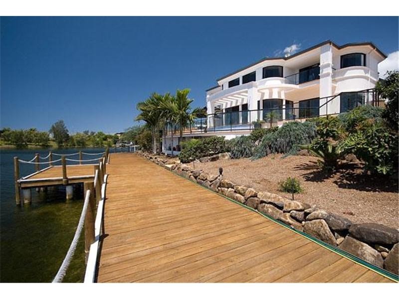 Clear Island Waters QLD 4226