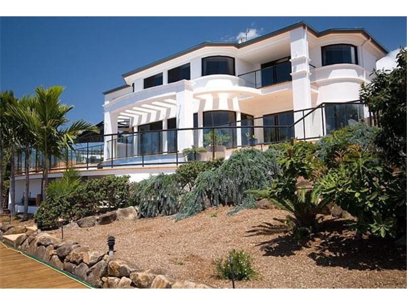 Clear Island Waters QLD 4226