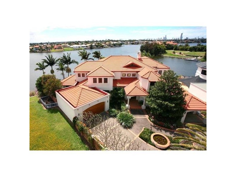 Clear Island Waters QLD 4226