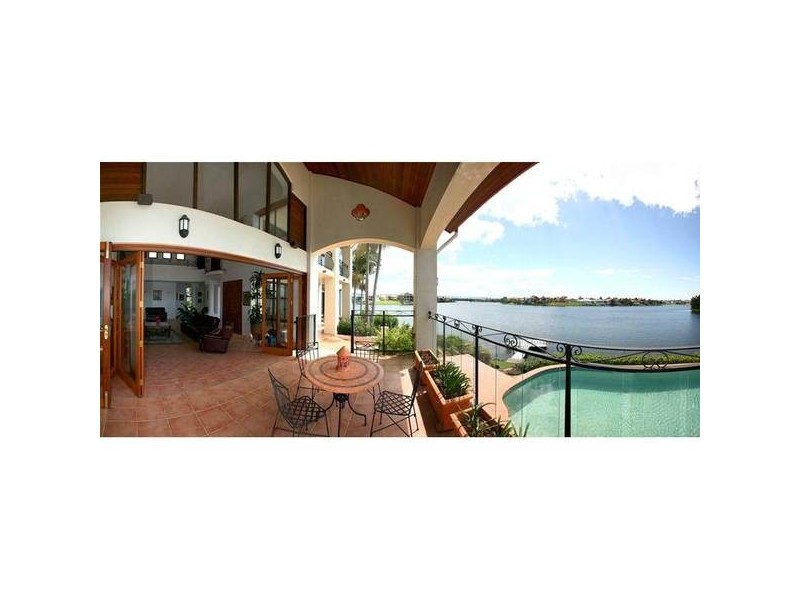 Clear Island Waters QLD 4226