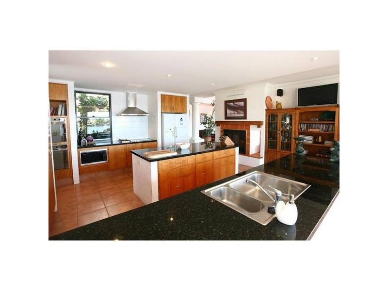 Clear Island Waters QLD 4226