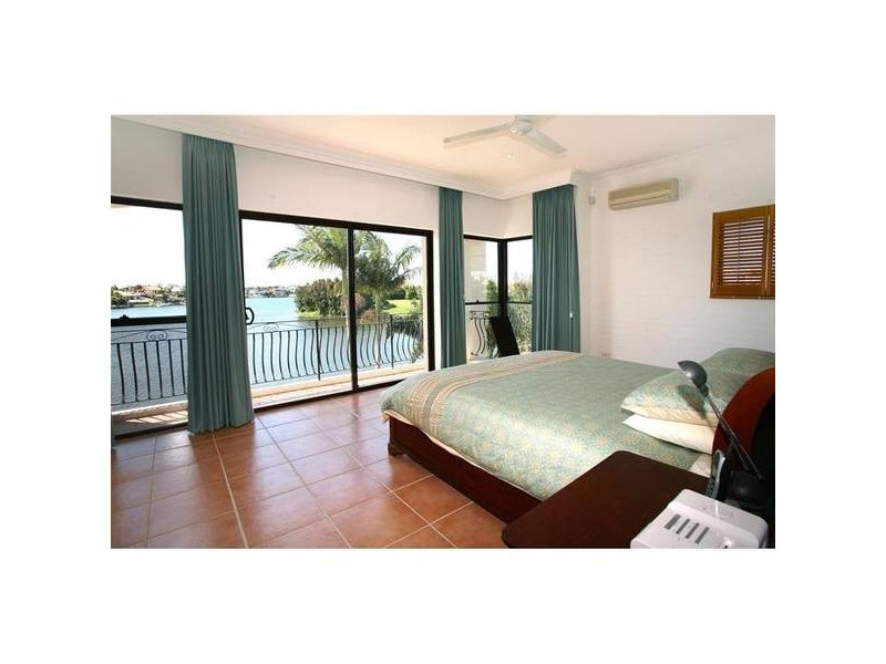 Clear Island Waters QLD 4226