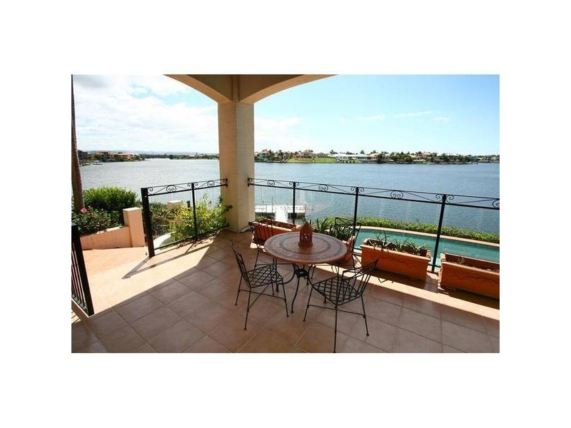 Clear Island Waters QLD 4226