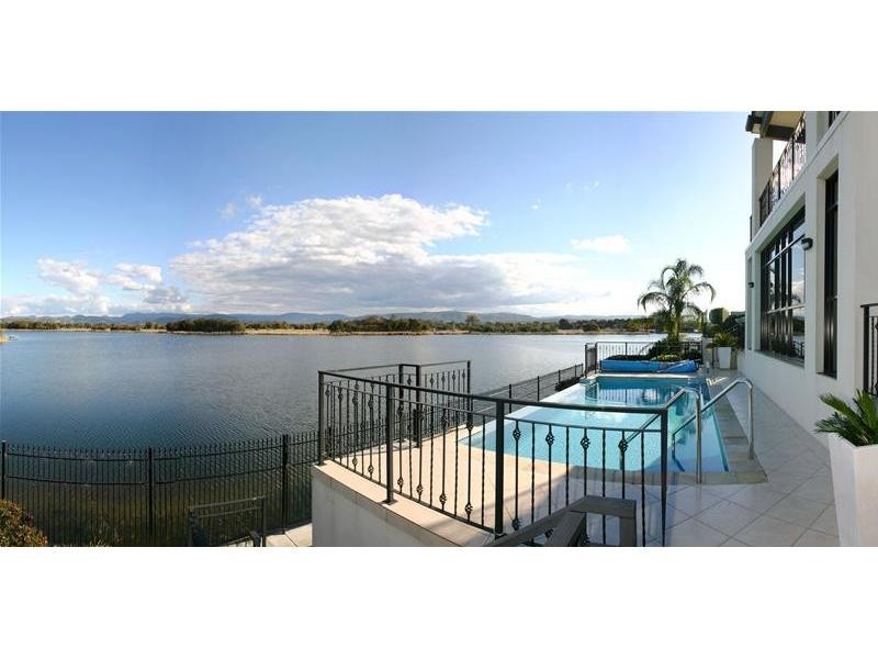 Clear Island Waters QLD 4226