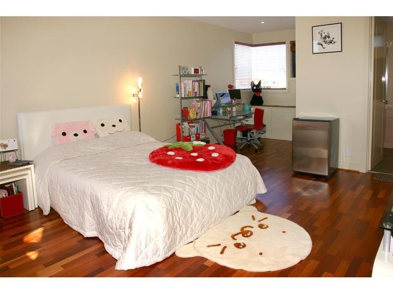 Clear Island Waters QLD 4226