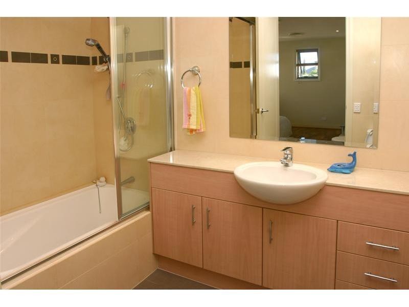 Clear Island Waters QLD 4226