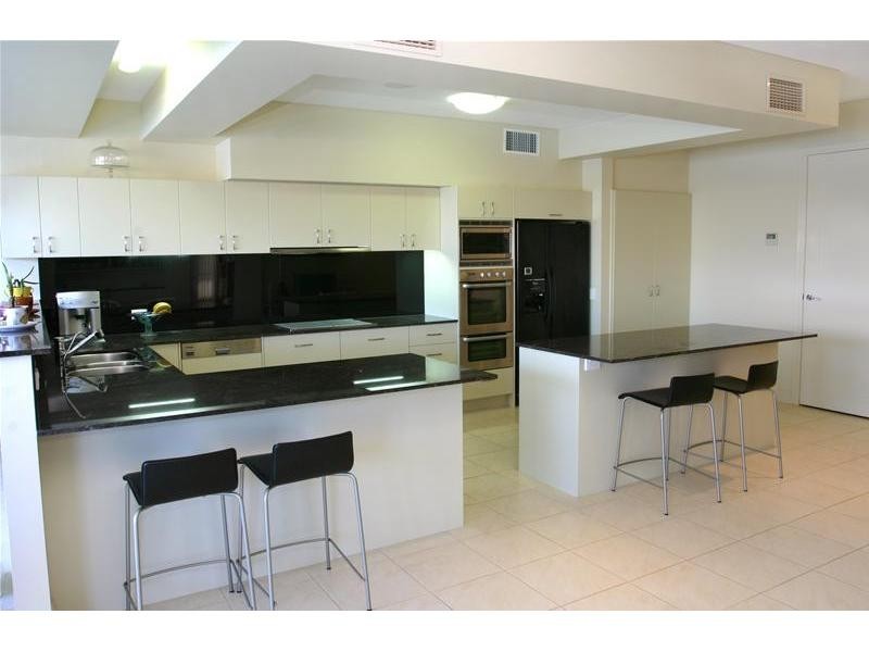 Clear Island Waters QLD 4226