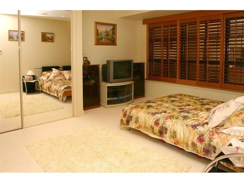 Clear Island Waters QLD 4226