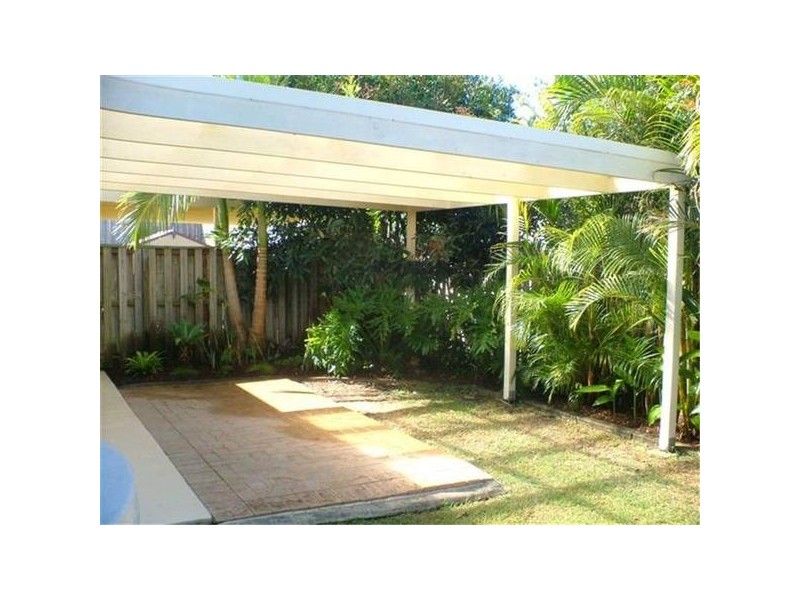 1/6 Dauphin Crescent, Merrimac QLD 4226